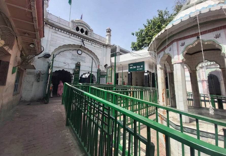 Hazrat Shaikh Sudrodin Sadr-E-Jahan Dargah